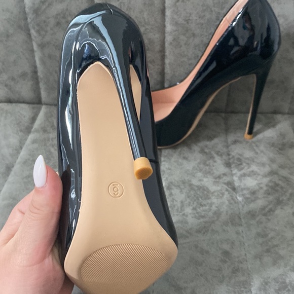 Brand New 3 in Black Heels - Picture 3 of 3